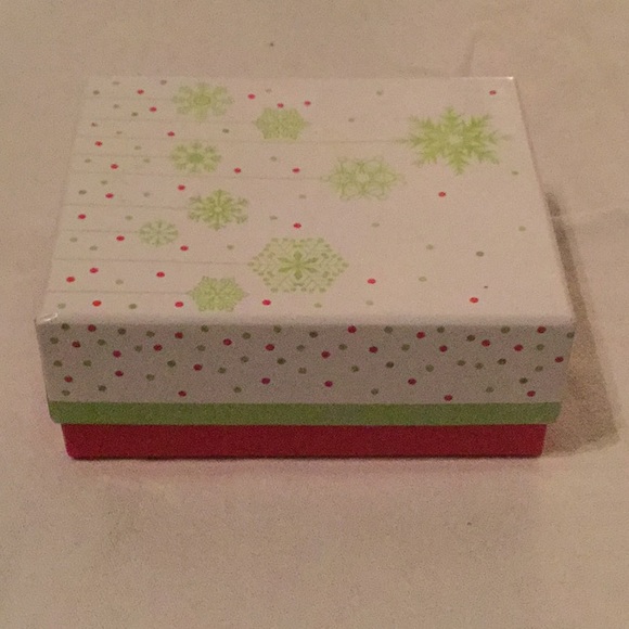 🌷NWT Gorgeous Set of 5 Sets Assorted Earrings 🌷 - Picture 4 of 5